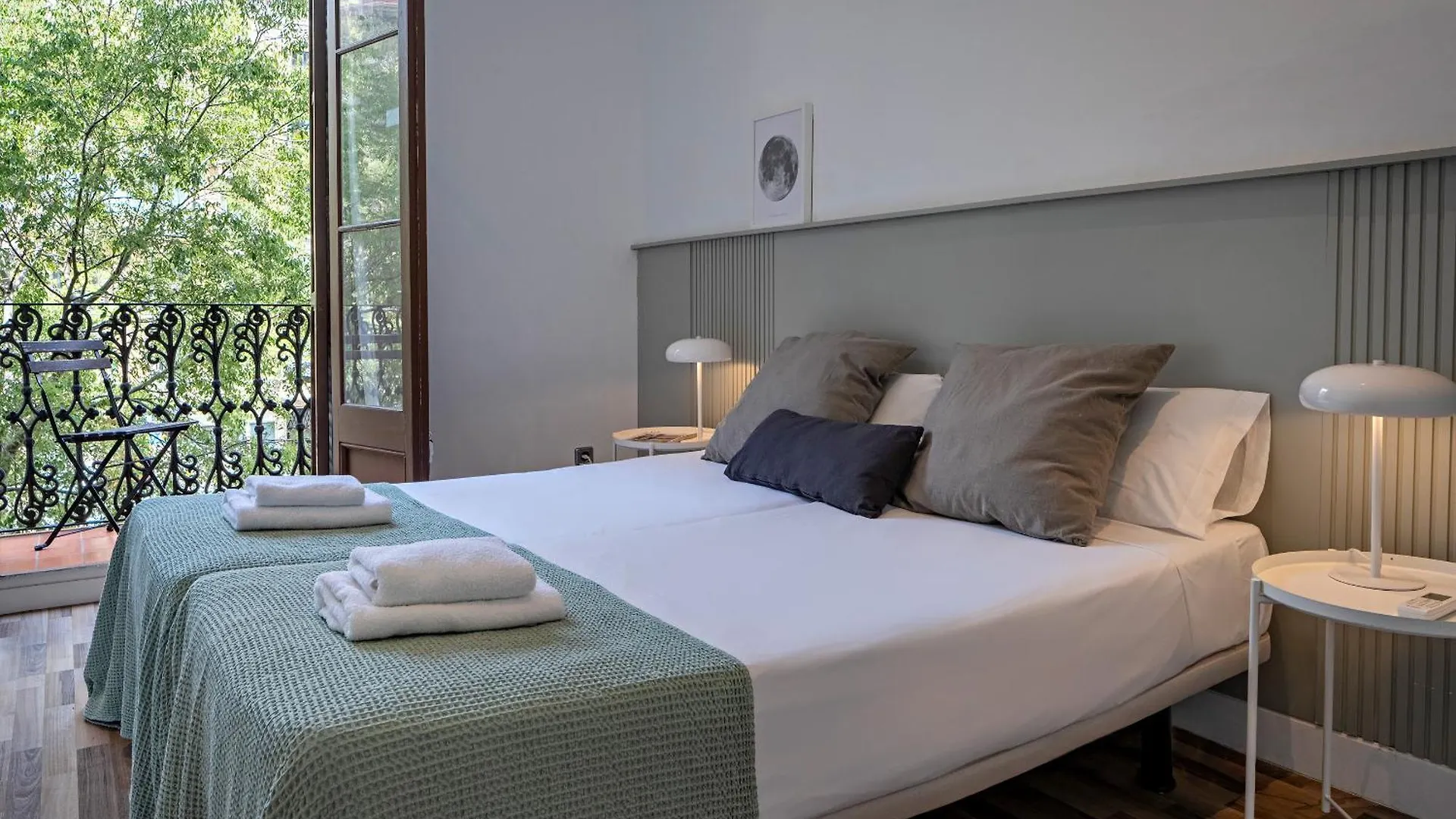 ברצלונה Habitat Apartments Eixample Balconies.